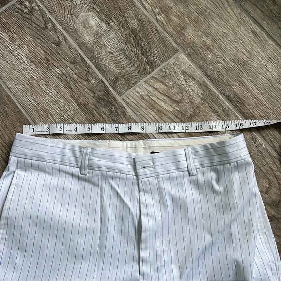 Greg Norman Blue and White Pinstriped Shorts, Men’s Size 34 - Picture 5 of 8